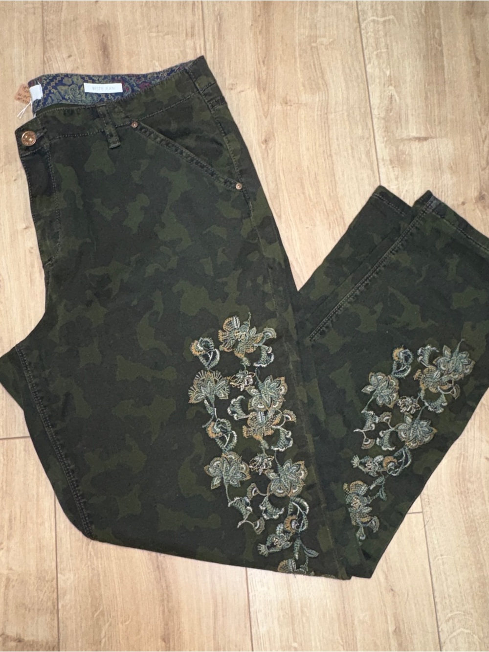 "Bestie" CUTE Camo Skinny Jeans with flower embroidery - Vintage America